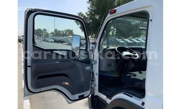 Acheter Import Utilitaire Mitsubishi Canter Blanc à Import - Dubai, Harare Acheter Import Utilitaire Mitsubishi Canter Blanc à Import - Dubai, Harare