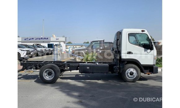 Acheter Import Utilitaire Mitsubishi Canter Blanc à Import - Dubai, Harare Acheter Import Utilitaire Mitsubishi Canter Blanc à Import - Dubai, Harare