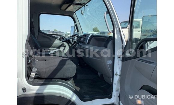 Acheter Import Utilitaire Mitsubishi Canter Blanc à Import - Dubai, Harare Acheter Import Utilitaire Mitsubishi Canter Blanc à Import - Dubai, Harare