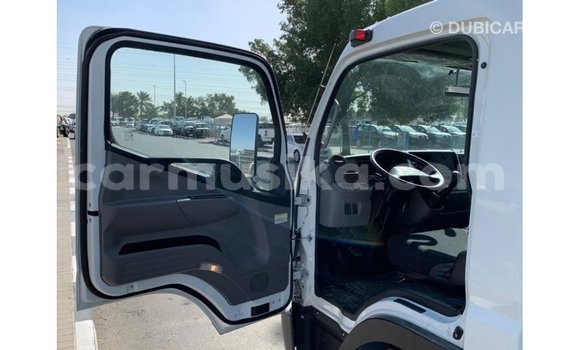 Acheter Import Utilitaire Mitsubishi Canter Blanc à Import - Dubai, Harare Acheter Import Utilitaire Mitsubishi Canter Blanc à Import - Dubai, Harare