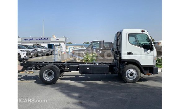 Acheter Import Utilitaire Mitsubishi Canter Blanc à Import - Dubai, Harare Acheter Import Utilitaire Mitsubishi Canter Blanc à Import - Dubai, Harare