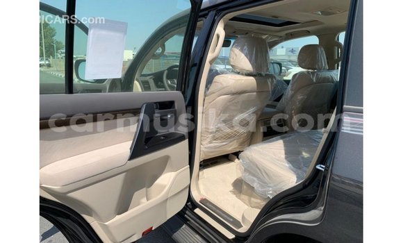 Acheter Import Voiture Toyota Land Cruiser Noir à Import - Dubai, Harare Acheter Import Voiture Toyota Land Cruiser Noir à Import - Dubai, Harare