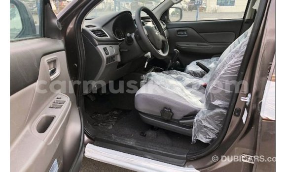 Acheter Import Voiture Mitsubishi L200 Marron à Import - Dubai, Harare Acheter Import Voiture Mitsubishi L200 Marron à Import - Dubai, Harare