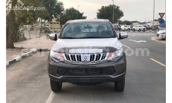 Acheter Import Voiture Mitsubishi L200 Marron à Import - Dubai, Harare Acheter Import Voiture Mitsubishi L200 Marron à Import - Dubai, Harare