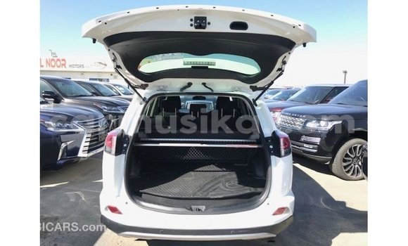 Nunua Imported Toyota HiAce Nyeupe Lori ndani ya Import - Dubai nchini Harare Nunua Imported Toyota HiAce Nyeupe Lori ndani ya Import - Dubai nchini Harare