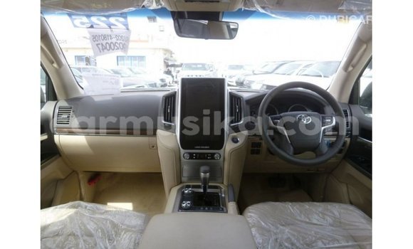 Nunua Imported Toyota Land Cruiser Nyeupe Gari ndani ya Import - Dubai nchini Harare Nunua Imported Toyota Land Cruiser Nyeupe Gari ndani ya Import - Dubai nchini Harare