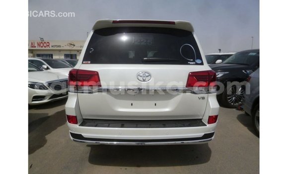 Nunua Imported Toyota Land Cruiser Nyeupe Gari ndani ya Import - Dubai nchini Harare Nunua Imported Toyota Land Cruiser Nyeupe Gari ndani ya Import - Dubai nchini Harare