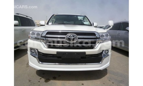 Nunua Imported Toyota Land Cruiser Nyeupe Gari ndani ya Import - Dubai nchini Harare Nunua Imported Toyota Land Cruiser Nyeupe Gari ndani ya Import - Dubai nchini Harare
