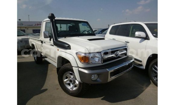 Nunua Imported Toyota Land Cruiser Nyeupe Gari ndani ya Import - Dubai nchini Harare Nunua Imported Toyota Land Cruiser Nyeupe Gari ndani ya Import - Dubai nchini Harare