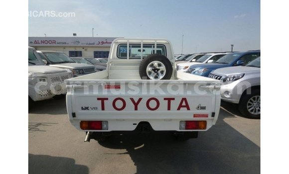 Nunua Imported Toyota Land Cruiser Nyeupe Gari ndani ya Import - Dubai nchini Harare Nunua Imported Toyota Land Cruiser Nyeupe Gari ndani ya Import - Dubai nchini Harare