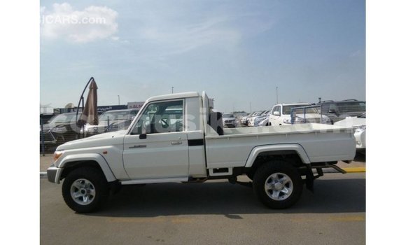 Nunua Imported Toyota Land Cruiser Nyeupe Gari ndani ya Import - Dubai nchini Harare Nunua Imported Toyota Land Cruiser Nyeupe Gari ndani ya Import - Dubai nchini Harare