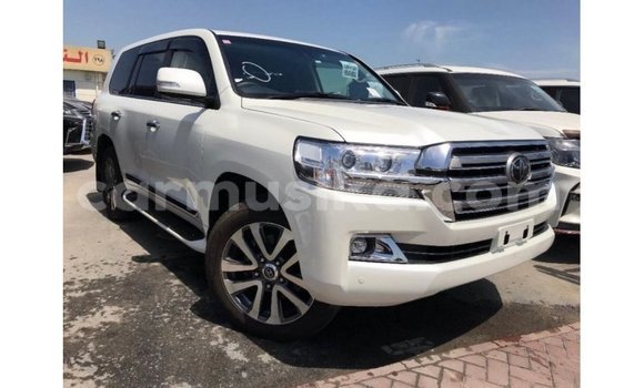 Tenga Imported Toyota Land Cruiser Chena Mota in Import - Dubai in Harare Tenga Imported Toyota Land Cruiser Chena Mota in Import - Dubai in Harare