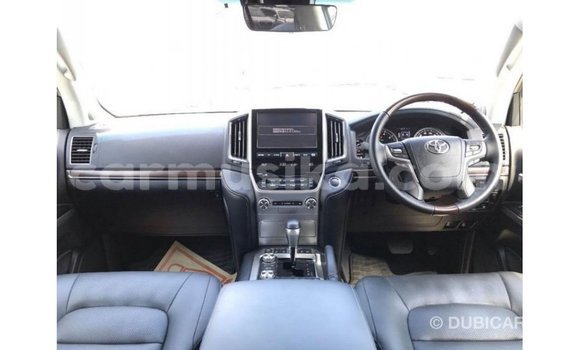 Tenga Imported Toyota Land Cruiser Chena Mota in Import - Dubai in Harare Tenga Imported Toyota Land Cruiser Chena Mota in Import - Dubai in Harare