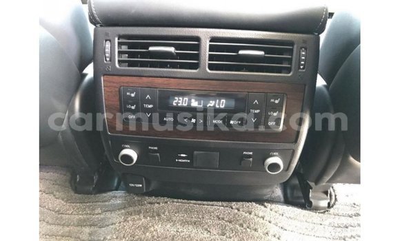 Tenga Imported Toyota Land Cruiser Chena Mota in Import - Dubai in Harare Tenga Imported Toyota Land Cruiser Chena Mota in Import - Dubai in Harare