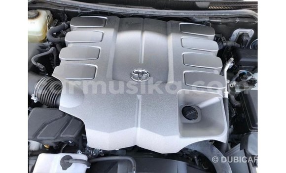 Tenga Imported Toyota Land Cruiser Chena Mota in Import - Dubai in Harare Tenga Imported Toyota Land Cruiser Chena Mota in Import - Dubai in Harare