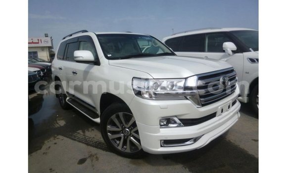 Tenga Imported Toyota Land Cruiser Chena Mota in Import - Dubai in Harare Tenga Imported Toyota Land Cruiser Chena Mota in Import - Dubai in Harare