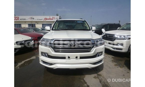Tenga Imported Toyota Land Cruiser Chena Mota in Import - Dubai in Harare Tenga Imported Toyota Land Cruiser Chena Mota in Import - Dubai in Harare