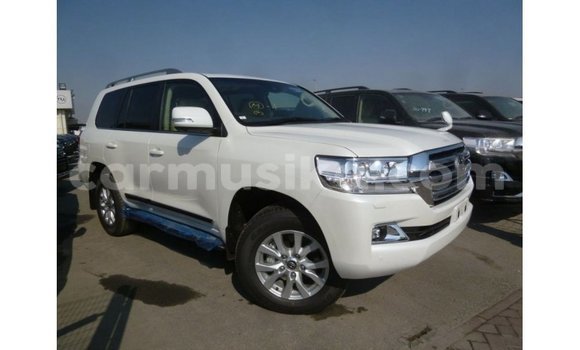 Tenga Imported Toyota Land Cruiser Chena Mota in Import - Dubai in Harare Tenga Imported Toyota Land Cruiser Chena Mota in Import - Dubai in Harare