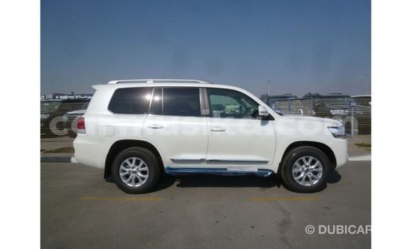Tenga Imported Toyota Land Cruiser Chena Mota in Import - Dubai in Harare Tenga Imported Toyota Land Cruiser Chena Mota in Import - Dubai in Harare