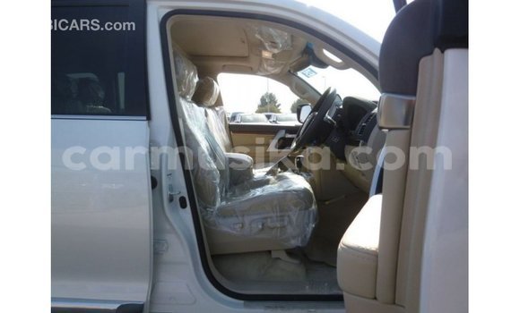 Tenga Imported Toyota Land Cruiser Chena Mota in Import - Dubai in Harare Tenga Imported Toyota Land Cruiser Chena Mota in Import - Dubai in Harare