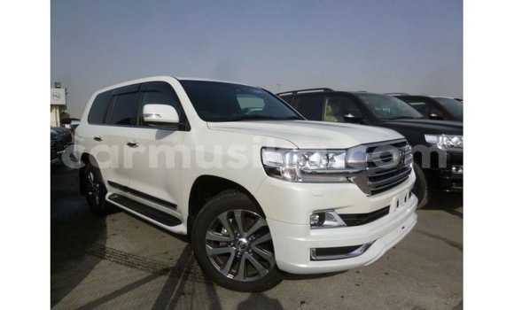 Acheter Import Voiture Toyota Land Cruiser Blanc à Import - Dubai, Harare Acheter Import Voiture Toyota Land Cruiser Blanc à Import - Dubai, Harare