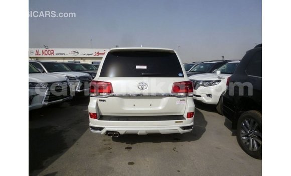 Acheter Import Voiture Toyota Land Cruiser Blanc à Import - Dubai, Harare Acheter Import Voiture Toyota Land Cruiser Blanc à Import - Dubai, Harare