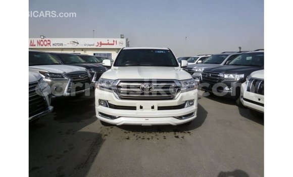 Acheter Import Voiture Toyota Land Cruiser Blanc à Import - Dubai, Harare Acheter Import Voiture Toyota Land Cruiser Blanc à Import - Dubai, Harare