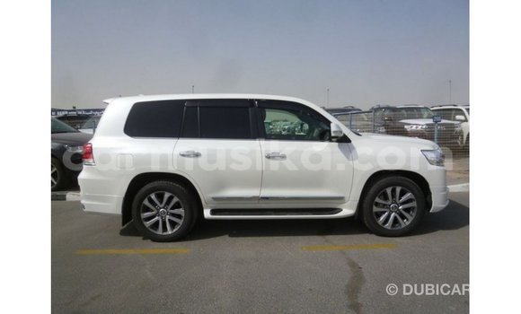 Acheter Import Voiture Toyota Land Cruiser Blanc à Import - Dubai, Harare Acheter Import Voiture Toyota Land Cruiser Blanc à Import - Dubai, Harare