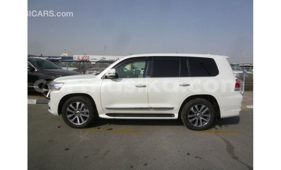 Acheter Import Voiture Toyota Land Cruiser Blanc à Import - Dubai, Harare Acheter Import Voiture Toyota Land Cruiser Blanc à Import - Dubai, Harare
