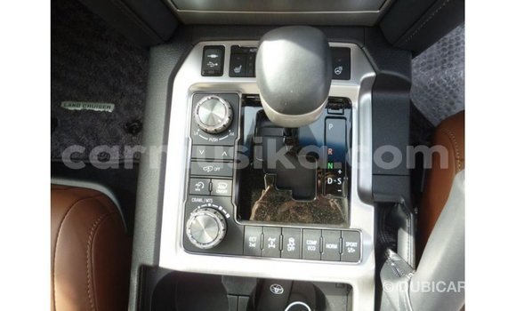 Acheter Import Voiture Toyota Land Cruiser Blanc à Import - Dubai, Harare Acheter Import Voiture Toyota Land Cruiser Blanc à Import - Dubai, Harare