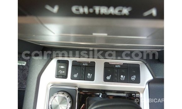 Acheter Import Voiture Toyota Land Cruiser Blanc à Import - Dubai, Harare Acheter Import Voiture Toyota Land Cruiser Blanc à Import - Dubai, Harare