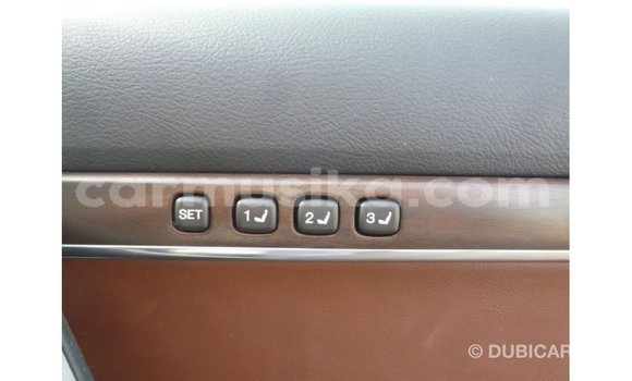 Acheter Import Voiture Toyota Land Cruiser Blanc à Import - Dubai, Harare Acheter Import Voiture Toyota Land Cruiser Blanc à Import - Dubai, Harare
