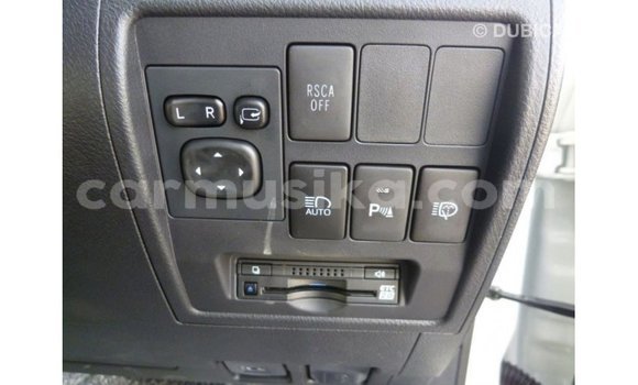 Acheter Import Voiture Toyota Land Cruiser Blanc à Import - Dubai, Harare Acheter Import Voiture Toyota Land Cruiser Blanc à Import - Dubai, Harare