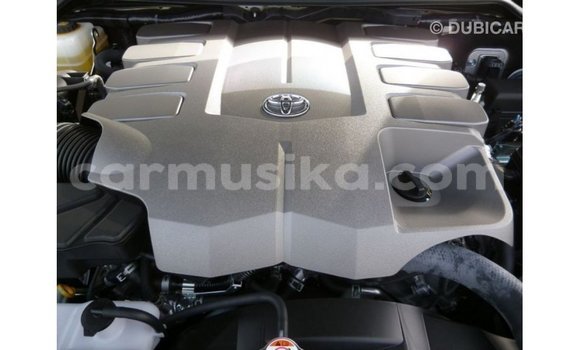 Acheter Import Voiture Toyota Land Cruiser Blanc à Import - Dubai, Harare Acheter Import Voiture Toyota Land Cruiser Blanc à Import - Dubai, Harare