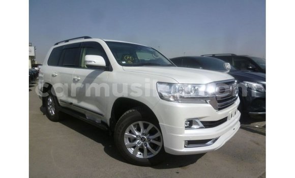 Tenga Imported Toyota Land Cruiser Chena Mota in Import - Dubai in Harare Tenga Imported Toyota Land Cruiser Chena Mota in Import - Dubai in Harare