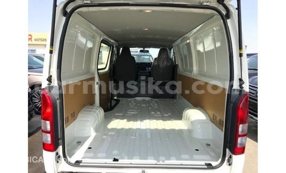 Tenga Imported Toyota Hiace Chena Mota in Import - Dubai in Harare Tenga Imported Toyota Hiace Chena Mota in Import - Dubai in Harare
