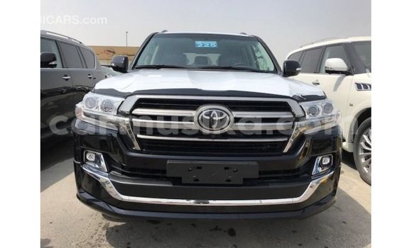 Nunua Imported Toyota Land Cruiser Nyeusi Gari ndani ya Import - Dubai nchini Harare Nunua Imported Toyota Land Cruiser Nyeusi Gari ndani ya Import - Dubai nchini Harare