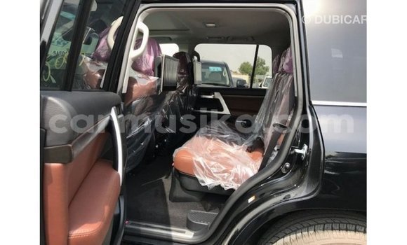 Nunua Imported Toyota Land Cruiser Nyeusi Gari ndani ya Import - Dubai nchini Harare Nunua Imported Toyota Land Cruiser Nyeusi Gari ndani ya Import - Dubai nchini Harare
