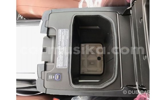 Nunua Imported Toyota Land Cruiser Nyeusi Gari ndani ya Import - Dubai nchini Harare Nunua Imported Toyota Land Cruiser Nyeusi Gari ndani ya Import - Dubai nchini Harare