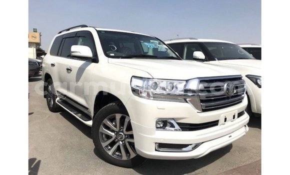 Nunua Imported Toyota Land Cruiser Nyeupe Gari ndani ya Import - Dubai nchini Harare Nunua Imported Toyota Land Cruiser Nyeupe Gari ndani ya Import - Dubai nchini Harare