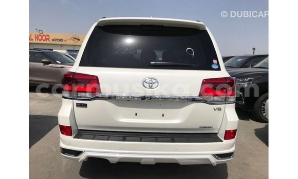 Nunua Imported Toyota Land Cruiser Nyeupe Gari ndani ya Import - Dubai nchini Harare Nunua Imported Toyota Land Cruiser Nyeupe Gari ndani ya Import - Dubai nchini Harare