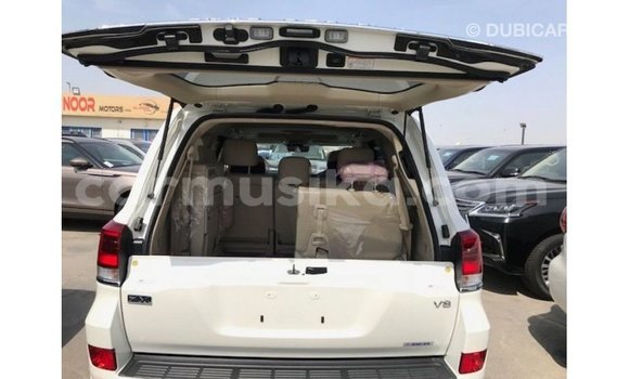 Nunua Imported Toyota Land Cruiser Nyeupe Gari ndani ya Import - Dubai nchini Harare Nunua Imported Toyota Land Cruiser Nyeupe Gari ndani ya Import - Dubai nchini Harare