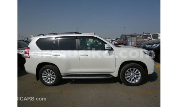 Nunua Imported Toyota Prado Nyeupe Gari ndani ya Import - Dubai nchini Harare Nunua Imported Toyota Prado Nyeupe Gari ndani ya Import - Dubai nchini Harare