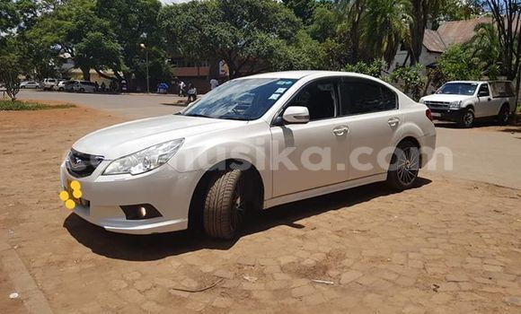 Nunua Ilio tumika Subaru Legacy Nyeupe Gari ndani ya Harare nchini Harare