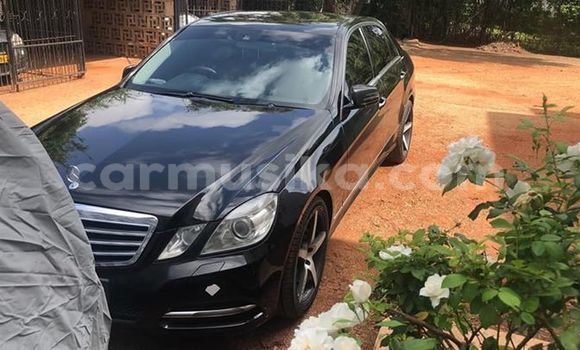 Acheter Occasion Voiture Mercedes‒Benz E-klasse Noir à Harare, Harare Acheter Occasion Voiture Mercedes‒Benz E-klasse Noir à Harare, Harare