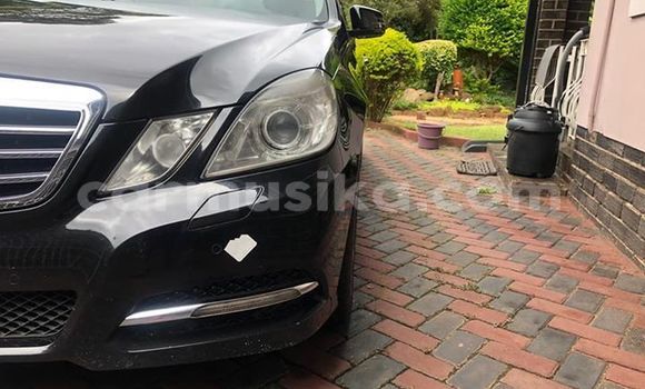 Acheter Occasion Voiture Mercedes‒Benz E-klasse Noir à Harare, Harare Acheter Occasion Voiture Mercedes‒Benz E-klasse Noir à Harare, Harare