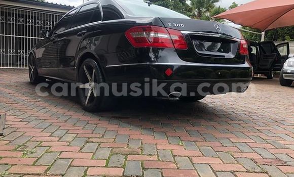Acheter Occasion Voiture Mercedes‒Benz E-klasse Noir à Harare, Harare Acheter Occasion Voiture Mercedes‒Benz E-klasse Noir à Harare, Harare