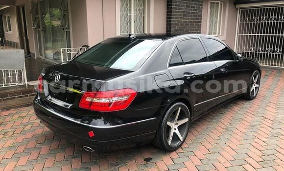 Acheter Occasion Voiture Mercedes‒Benz E-klasse Noir à Harare, Harare Acheter Occasion Voiture Mercedes‒Benz E-klasse Noir à Harare, Harare