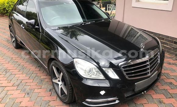 Acheter Occasion Voiture Mercedes‒Benz E-klasse Noir à Harare, Harare Acheter Occasion Voiture Mercedes‒Benz E-klasse Noir à Harare, Harare