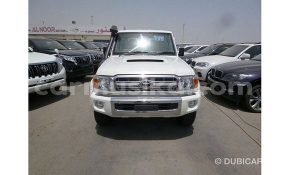 Nunua Imported Toyota Land Cruiser Nyeupe Gari ndani ya Import - Dubai nchini Harare Nunua Imported Toyota Land Cruiser Nyeupe Gari ndani ya Import - Dubai nchini Harare